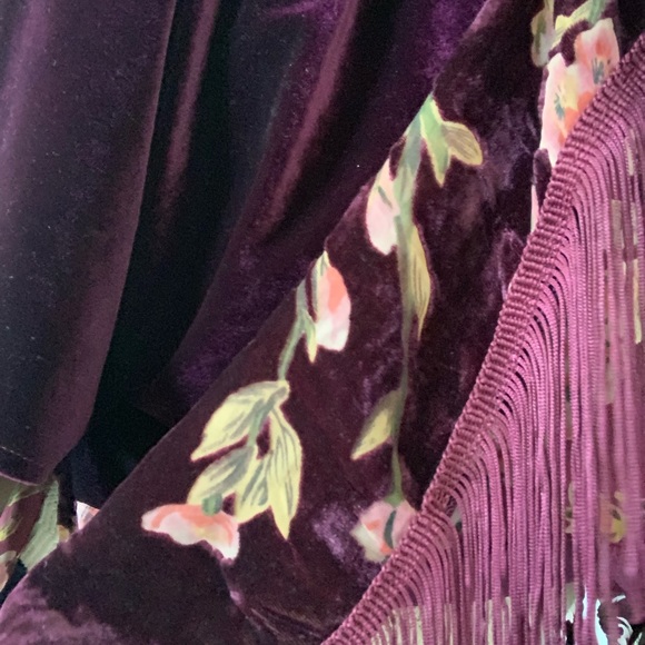 Velvet Asian-style Shawl, with fringe. - Picture 4 of 6